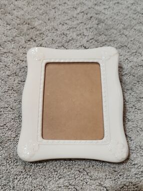 Lenox Cream Ceramic Photo Frame with Subtle Gold Trim 3x5